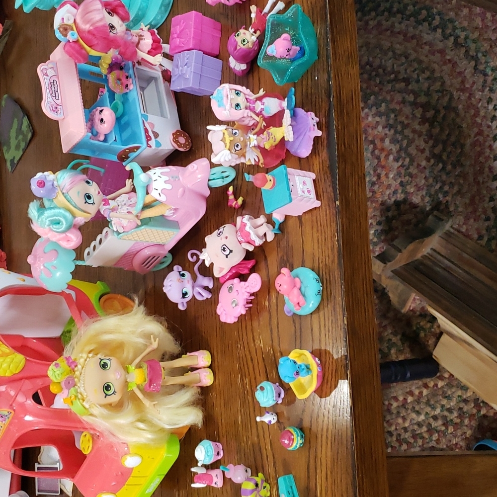 Shopees and Shopkins
